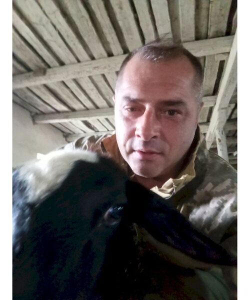 Від кулеметника до аграрія: ветеран зі Хмельниччини Олег Домчук відбудував закинуту ферму й розводить свиней і південноафриканських овець