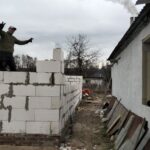 Ветеран Антон Троян відбудовує зруйновану обстрілами птахоферму на Чернігівщині